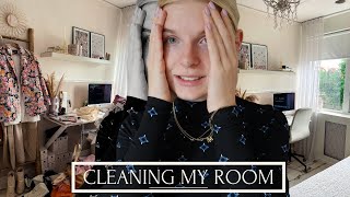 CLEANING MY ROOM  FEMKE MEINES [upl. by Mirabelle]