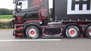 Scania R620 V8 schubert bij truckstar festival met zijn nieuwe outlook [upl. by Ydennek537]