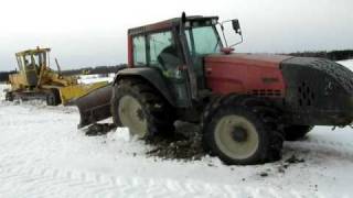 Grader stuck in mud saving with Valtra 8150 2 [upl. by Acsehcnarf]