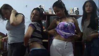 Amigas bailando a lo loco [upl. by Suzetta]