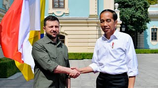 Pertemuan Presiden Jokowi dengan Presiden Zelenskyy di Istana Maryinsky Kyiv 29 Juni 2022 [upl. by Bernadine]