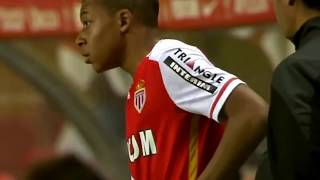 Les débuts en professionnel pour Kylian Mbappé à seulement 16 ans  ASM vs SMC 02122015 [upl. by Neeluj]