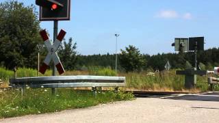 Bahnübergang zwischen Otterfing und Sauerlach [upl. by Melburn405]