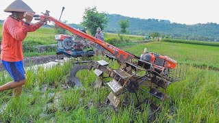 Musim Tanam Tiba 2 Traktor Sawah Kerja Bersama Membuat Pekerjaan Cepat Selesai [upl. by Quigley]