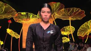 NGUYEN CONG TRI  VIETNAM INTERNATIONAL FASHION WEEK SPRING SUMMER 2016 [upl. by Slohcin]