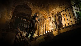 ALLA RICERCA DEL TEATRO ROSSO ABBANDONATO TROVIAMO UNA FORESTA SUL TETTO DI UN PALAZZO ABBANDONATO [upl. by Britt]