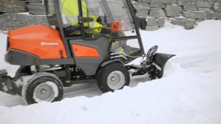 Husqvarna Rider P520 Winterdienst mit Kabine und Schneepflug [upl. by Engdahl]