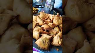 samosa kaise banaya jaayeimarti kaise banaya jaaye₹20 ke 10 samose 😋😍🤫🤭 [upl. by Harihs]