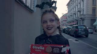 Girella Motta feat bambina  Halloween 2018  Dolcetto a chi [upl. by Elvah]