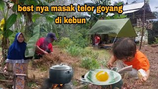 Cara istri ku memasak Telor goyang di kebunmasak kesukaan nayfa [upl. by Einial]