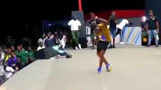 Ordinateur défier par un danseur Togolais [upl. by Niltyak]