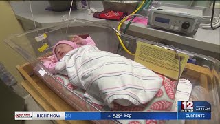 New clinic is working to help the nearly 1 in 8 West Virginia babies born with NAS amid fentanyl cri [upl. by Rogerg]