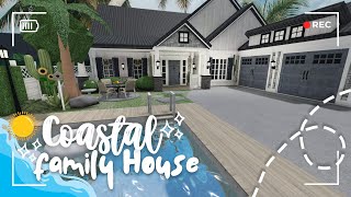 bloxburg  🌊 no gamepass coastal large family house ꒰ exterior build ꒱ [upl. by Elleret]