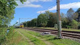 VIRM 4 9573 geelneus komt aan op station Heerhugowaard [upl. by Aserehc]