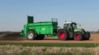 COMPOST STROOIEN MET EEN NIEUWE TEBBE STROOIER FENDT 818 [upl. by Karin732]