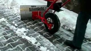 ELEKTRO AKKU Schneeräumer SCHNEEFUCHS SCHNEESCHIEBER mit irrer Schubkraft [upl. by Elder]