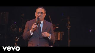 Gilberto Santa Rosa  La Agarro Bajando En Vivo [upl. by Haggar]