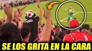 😱El alocado festejo de Dibu Martínez ante los insultos de los hinchas de Chile [upl. by Varini692]