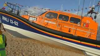 Shannon class lifeboat arrives in Dungeness [upl. by Oileduab]