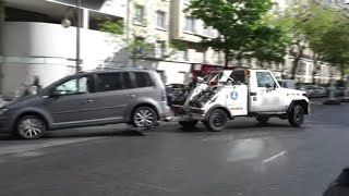 Stationnement à Paris  la chasse aux voitures est ouverte [upl. by Gayle330]