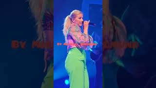 Beatrice Egli Konzert in Stuttgart Sexy Hüftschung von ihr [upl. by Kassie]