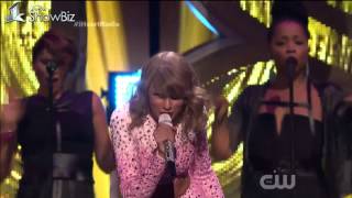 Shake It Off  Taylor Swift  iHeart Radio Music Festival 2014 [upl. by Fradin]