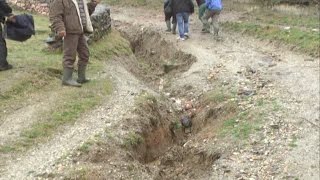 Report TV  Burrel fshati Gropë pa rrugë banorët transportojnë të sëmurët në shpinë [upl. by Gora]