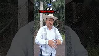 Carlos Manzo arremete contra elemento Seguridad Vial del Estado de Michoacán NO LLEVABA PLACAS [upl. by Koerner]