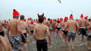 Nieuwjaarsduik 2012 in Zandvoort [upl. by Oettam284]