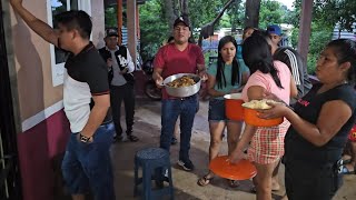 Así Reaccionó ISA al Ver sus 3 Ricas Gallinas Azadas😋 en su SERENATA no lo podía Creer😱 [upl. by Sibilla]