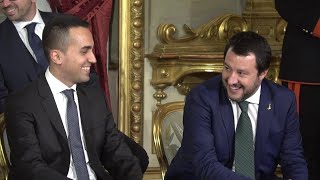 Governo le risate tra Di Maio e Salvini al giuramento [upl. by Lemire775]