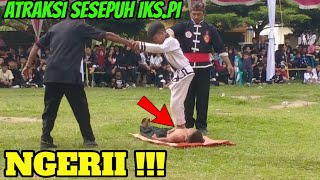 Atraksi jurus sesepuh ikspi kera sakti dan atraksi tidur diatas pecahan kaca [upl. by Redmond]