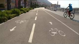 Sur la Riviera italienne la plus longue piste cyclable dEurope [upl. by Suu86]