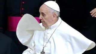 PAPA FRANCESCO CADE IN UN LAPSUS E DICE UNA PAROLACCIA DURANTE ANGELUS DOMENICA 2 MARZO 2014 [upl. by Ennasirk]