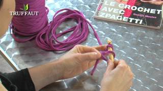 Apprendre le crochet  la maille en lair ou chaînette  Truffaut [upl. by Adnoek673]