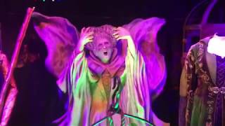 Sanderson Sisters back to life singing live Hocus Pocus at El Capitan Hollywood [upl. by Southard]