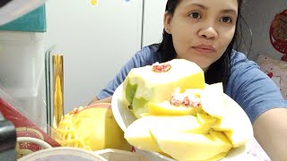 MUKBANG BIG SIZE MANGO 🥭 WITH CHILI 🌶️ AND SALTGillen Vlog asmr mukbang mango [upl. by Fairley]