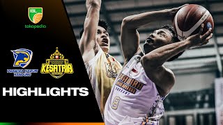 Highlight Prawira Harum Bandung vs Kesatria Bengawan Solo  Day 2 Week 1 IBL Tokopedia 2024 [upl. by Tyra]