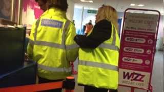 Wizz Air Disgusting Customer Service Baggage Charge [upl. by Leggett]