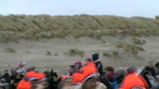 Nieuwjaarsduik Ameland 2014 Hollum met 292 deelnemers [upl. by Enimassej]