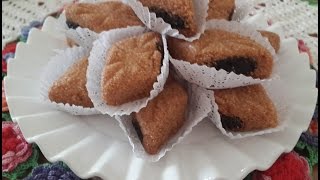 Makrout lassel au datteAlgerien pastryMakrout lassel with dates مقروط مقلي بالعسل و التمر [upl. by Namien]