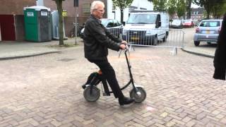 Man op loopfiets [upl. by Ecraep]