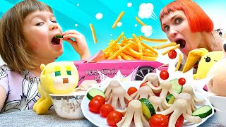 Kochen mit Bianca Wir machen OktopusWürstchen Spielzeug Video für Kinder [upl. by Peoples321]