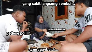 Cuaca Hujan ‼️ Cocok Makan Ayam Geprek Utuh [upl. by Norvell239]