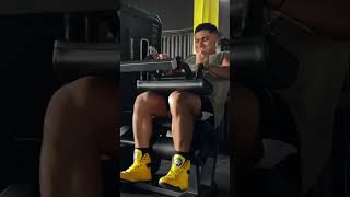 Duro a esos femorales gym fitness fit motivation legday foryou fyp parati bodybuilding [upl. by Iegres]