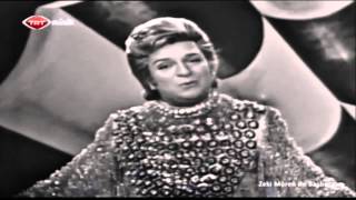 Zeki Müren  Gözlerini Gözlerimden Ayırma Hiç 1972 720p [upl. by Lyrak]