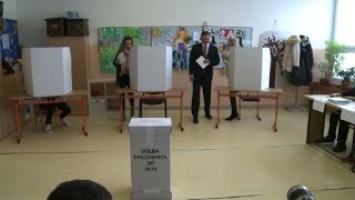 Election présidentielle en Slovaquie Sefcovic vote à Bratislava [upl. by Sidonia460]