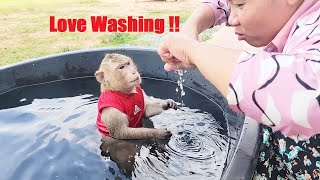 My Sweetheart LiLi Loves Washing Follows Mom Washing [upl. by Ennahtur]