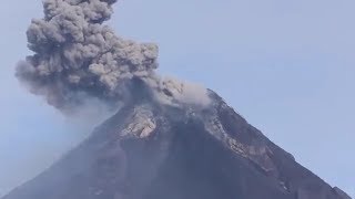 Mayon Volcano phreatic eruption in Philippines Dec 27 2018 [upl. by Nirik]