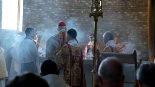 Incensering av alteret under vigsling av St Olav domkirke Trondheim Norge [upl. by Hanako]